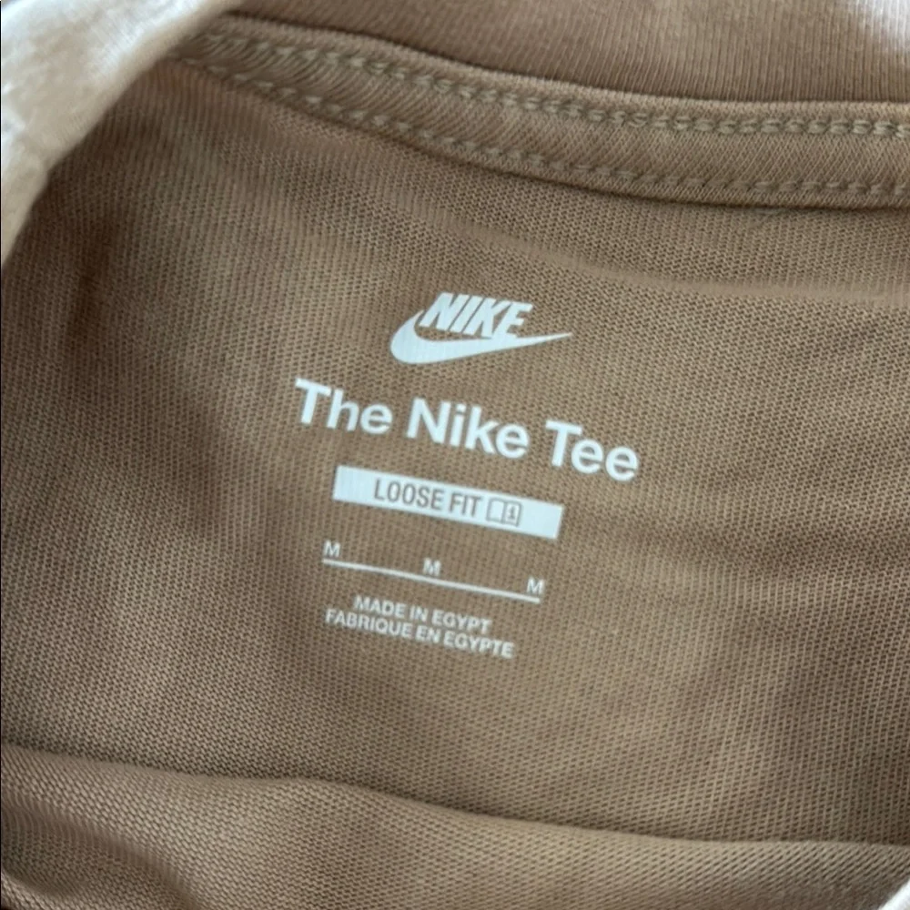 Nike - Loose Fit Boxy Tee - Picture 5 of 6